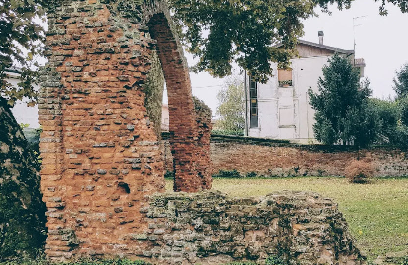 Arco di Castel Trivellin, Italy